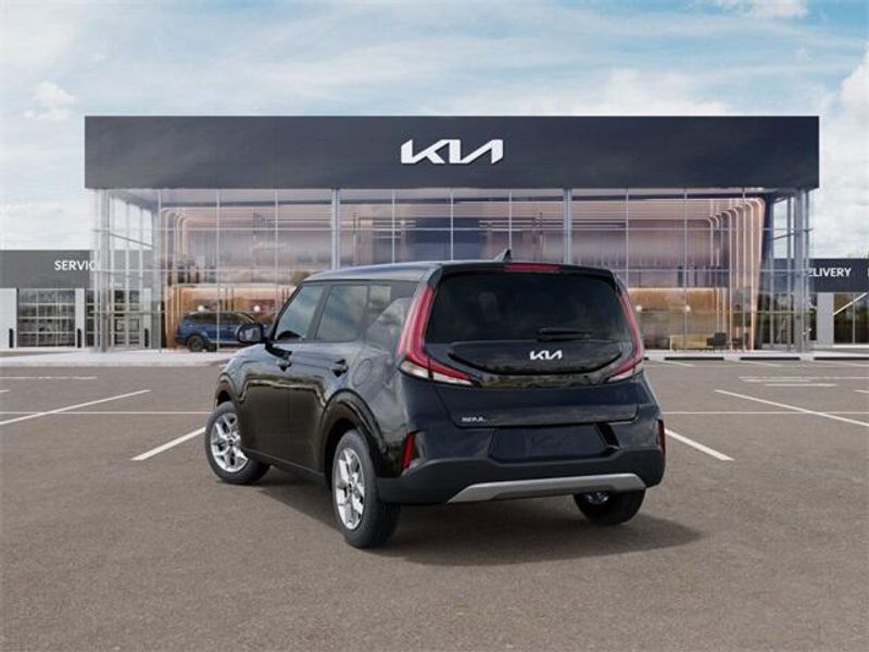 2025 Kia Soul LXImage 4