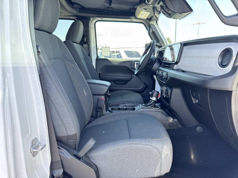 New 2026 Jeep Gladiator Sport S 4x4