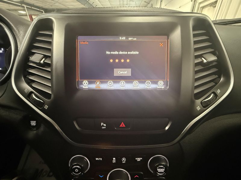 Used 2020 Jeep Cherokee AltitudeImage 30