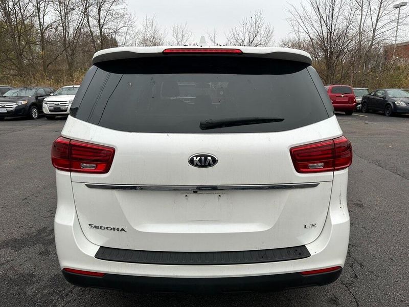 2020 Kia Sedona LXImage 12