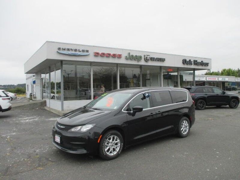 Used 2023 Chrysler Voyager LXImage 1