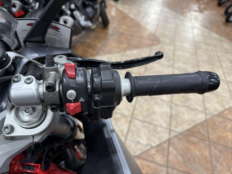 2019 Ducati Supersport Image 4
