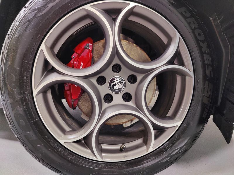 Used 2022 Alfa Romeo Stelvio Ti AWD w/Sunroof & NavImage 27