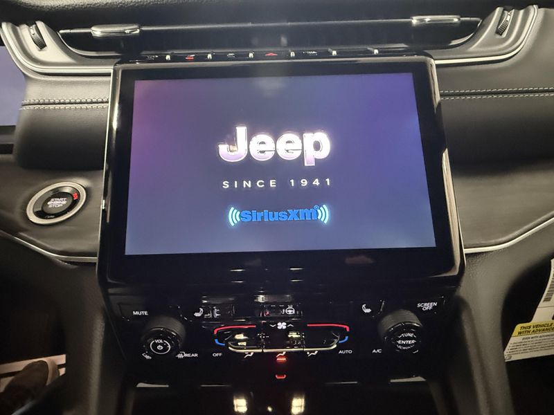 New 2025 Jeep Grand Cherokee Limited 4x4Image 29