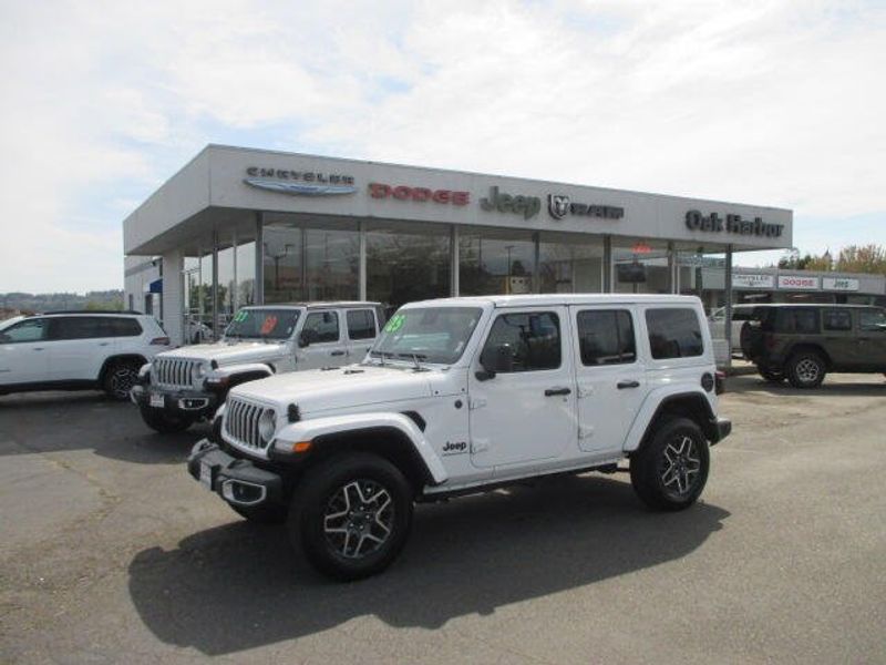 Used 2025 Jeep Wrangler SaharaImage 1