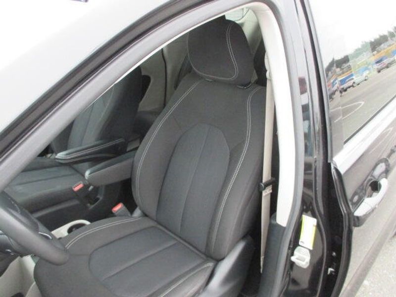Used 2023 Chrysler Voyager LXImage 14