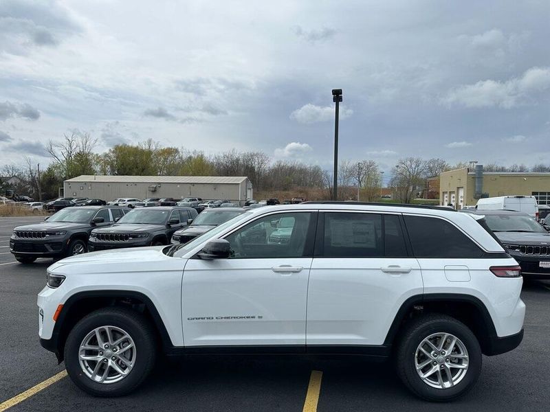 2025 Jeep Grand Cherokee Laredo X 4x4Image 4