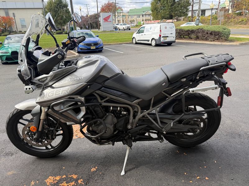2018 Triumph Tiger XRTImage 2