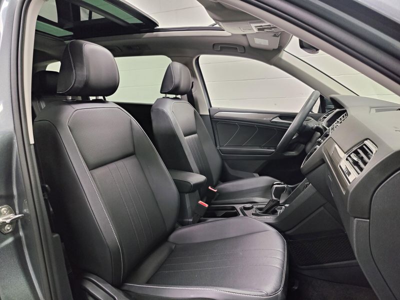 Used 2024 Volkswagen Tiguan SE AWD w/SunroofImage 5