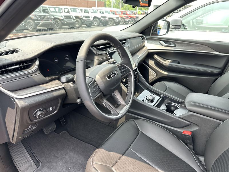 New 2025 Jeep Grand Cherokee Limited 4x4Image 21