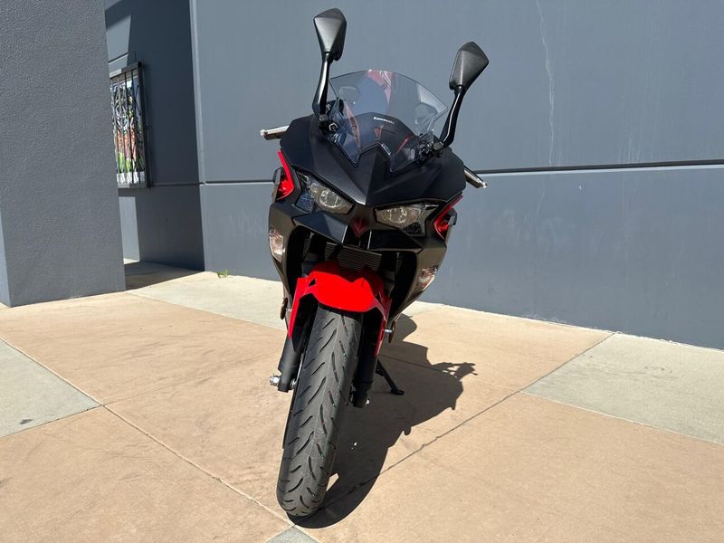 2025 Kawasaki NINJA 500 SE ABS Image 3