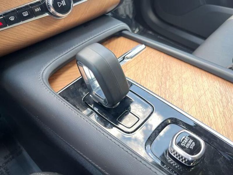 2024 Volvo XC90 B6 Plus Bright Theme
