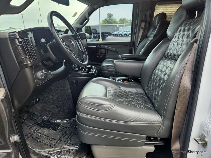 2023 GMC Savana Cargo Image 24