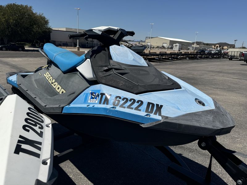 2017 SEADOO SPARK 3UP 900 HO ACE BLUE WHITE Image 2