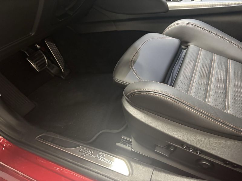 New 2025 Alfa Romeo Giulia Intensa AwdImage 4