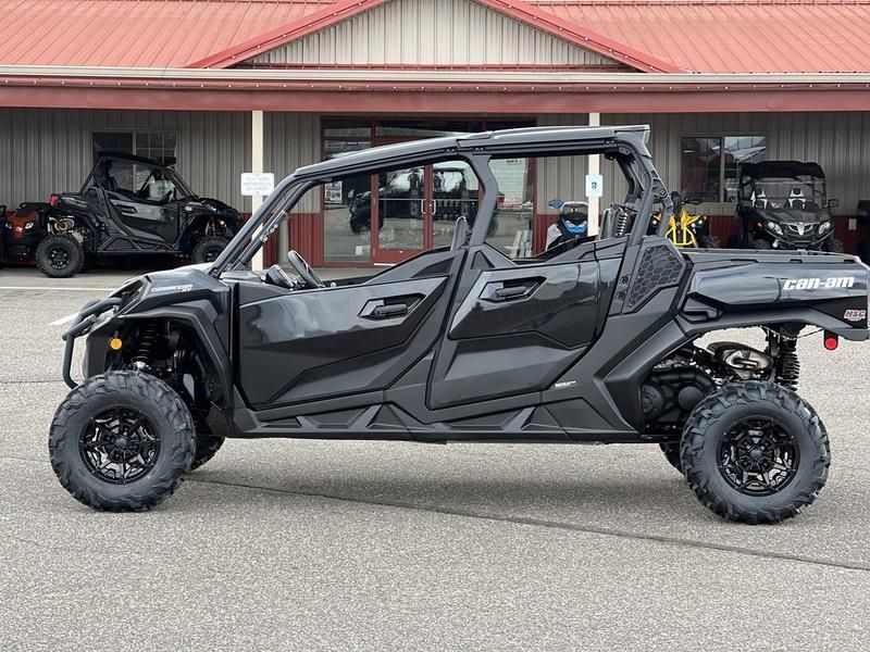 2025 Can-Am COMMANDER MAX XT 700 TRIPLE BLACK Image 1