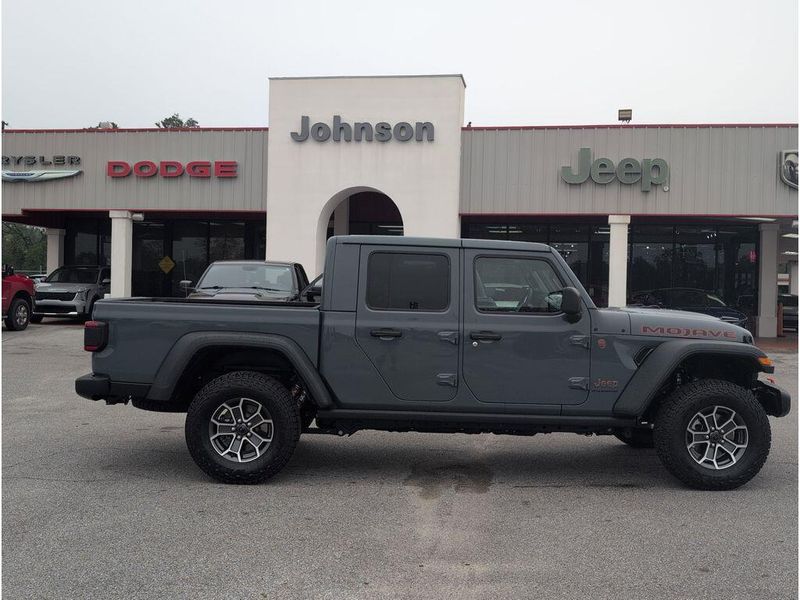 New 2025 Jeep Gladiator Mojave 4x4Image 6