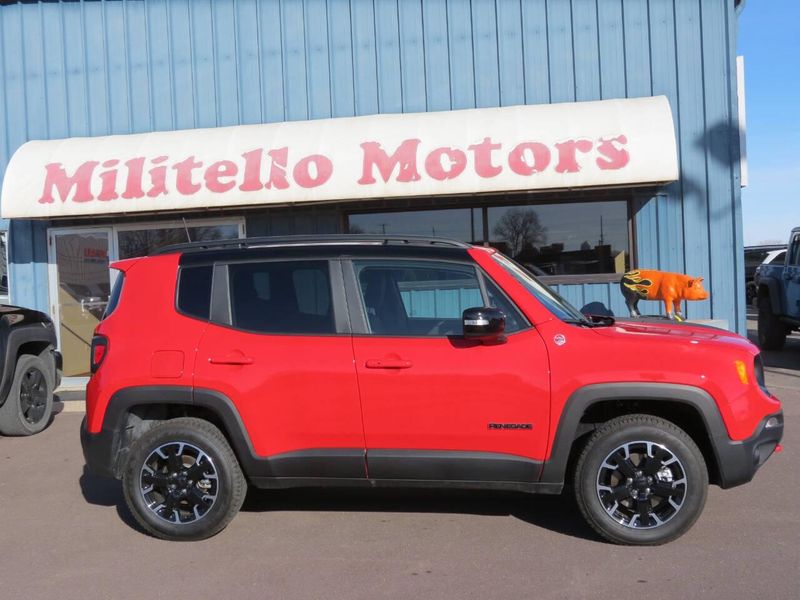 2023 Jeep Renegade Trailhawk 4x4 4dr SUVImage 1