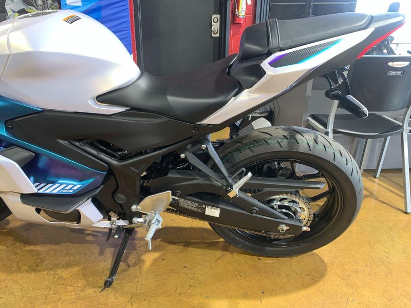New 2025 Yamaha YZF-R3 ABS Image 9
