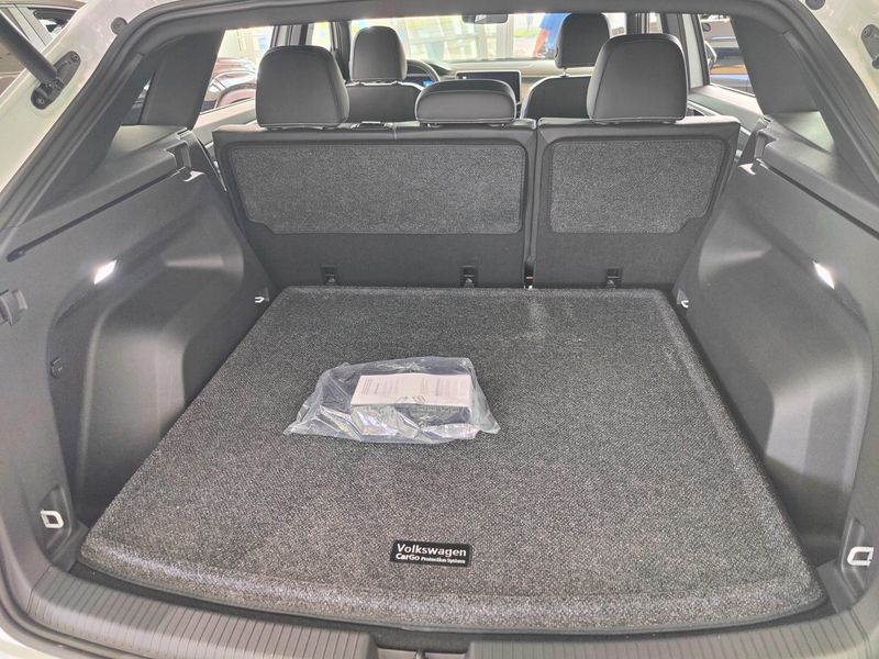 Used 2026 Volkswagen Atlas Cross Sport SE 4-Motion AWDImage 8