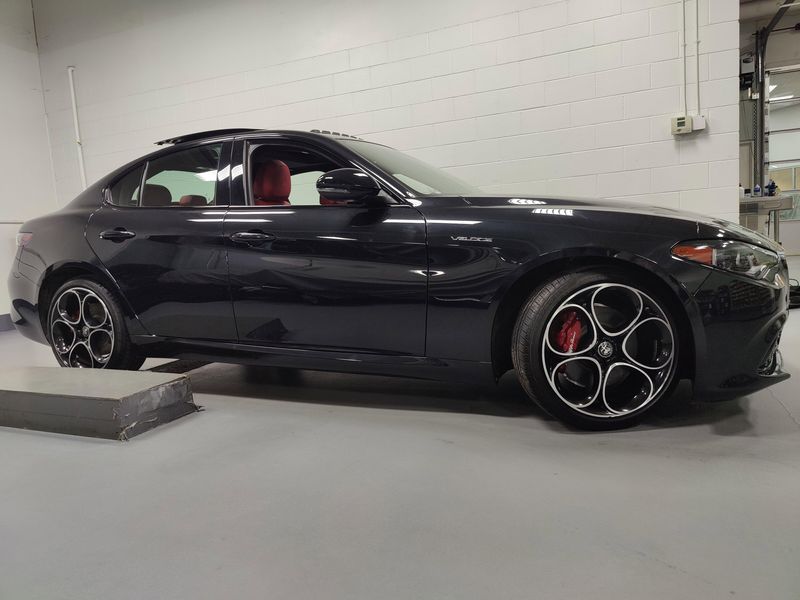 2024 Alfa Romeo Giulia Veloce Premium Q4 AWD w/Sunroof/NavImage 3