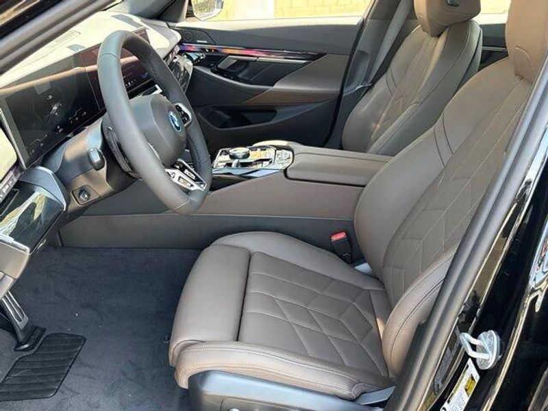 Used 2027 BMW i5 eDrive40Image 15