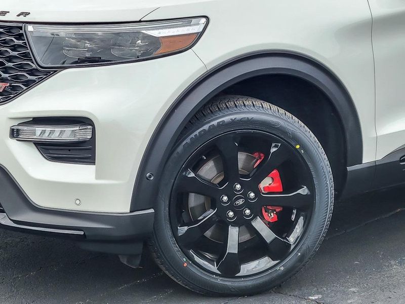 2020 Ford Explorer ST photo 2