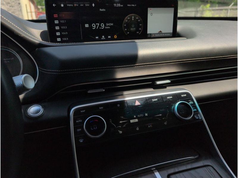 Used 2024 Genesis GV80 2.5T (A8)Image 13