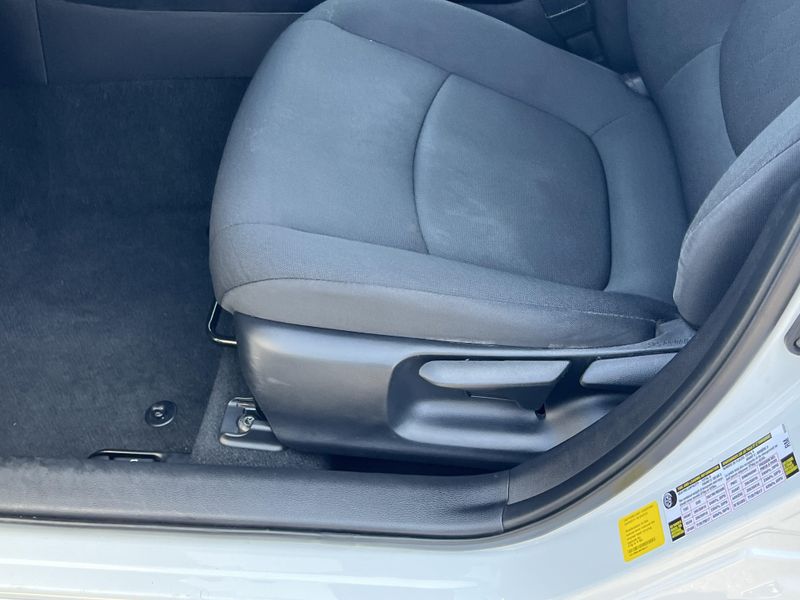 Used 2022 Toyota Corolla LEImage 18