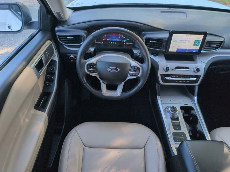 2023 Ford Explorer XLTImage 33