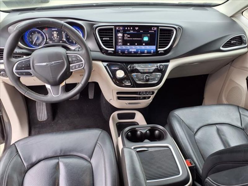 2022 Chrysler Pacifica Touring LImage 4