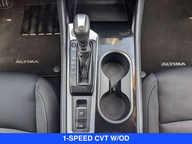 2022 Nissan Altima 2.5 SV photo 18