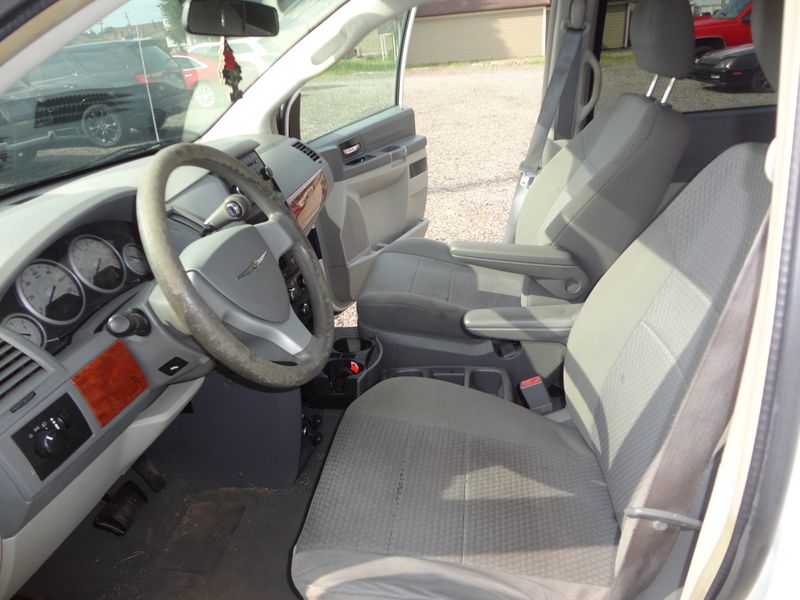 2008 Chrysler Town & Country Image 7