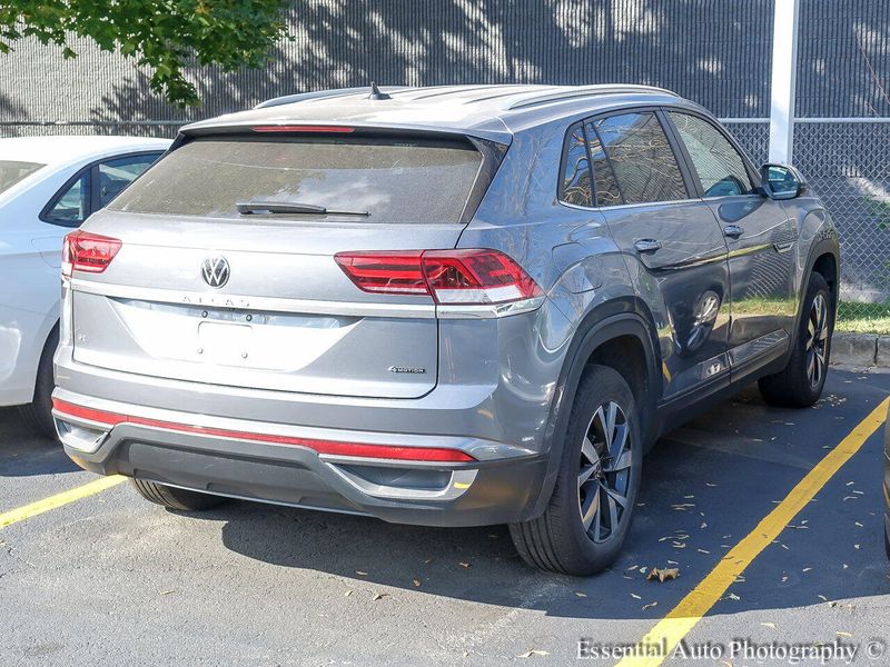 2023 Volkswagen Atlas Cross Sport SE photo 3