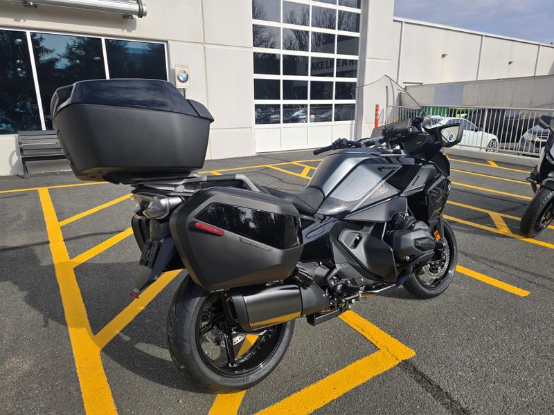 New 2026 BMW R1300RT Image 8