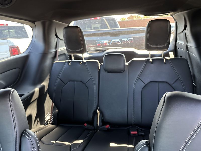 New 2026 Chrysler Pacifica SelectImage 19