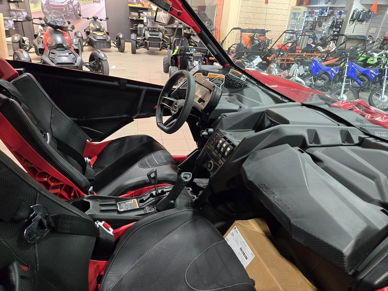 USED 2025 CAN-AM MAVERICK X3 MAX X RS TURBO RR WITH SMARTSHOX Image 15
