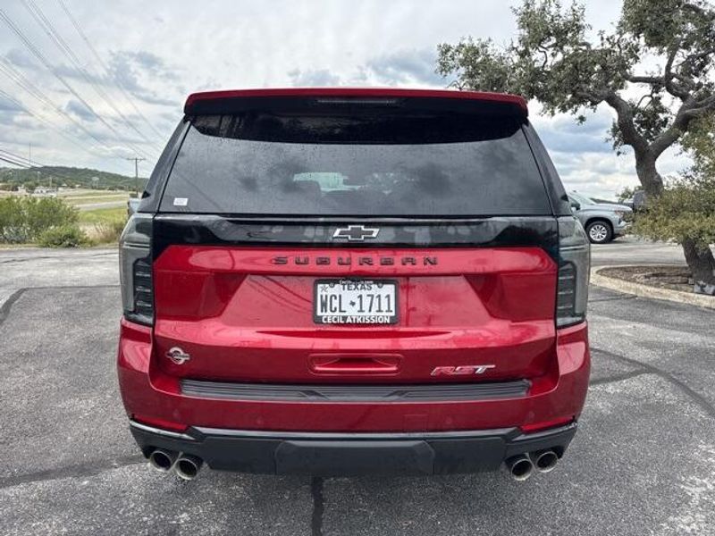 2025 Chevrolet Suburban RST photo 5