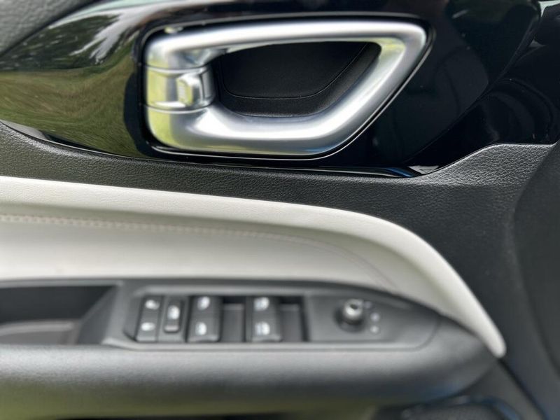 2025 Jeep Compass Limited photo 12