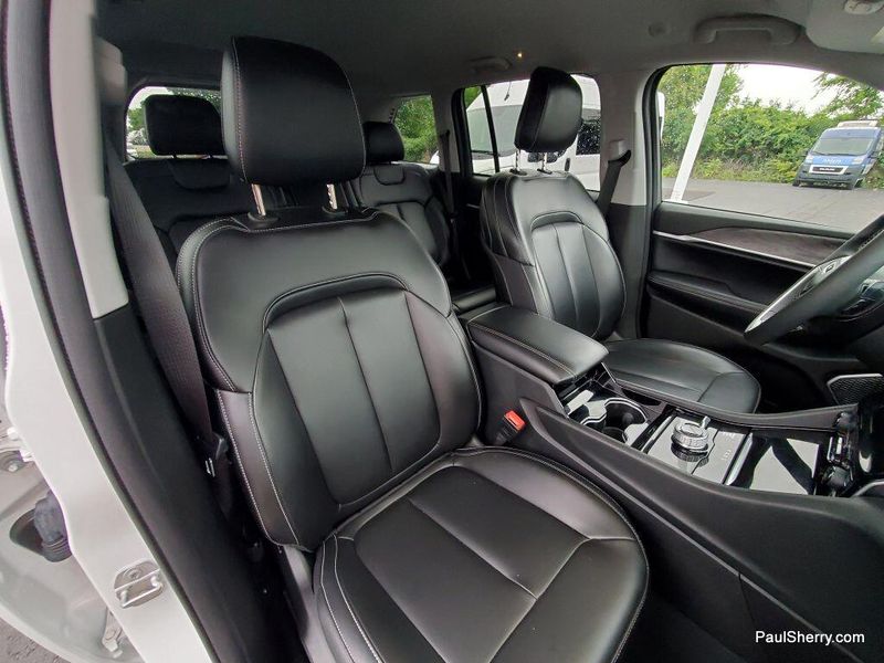 2023 Jeep Grand Cherokee Limited BlackImage 2