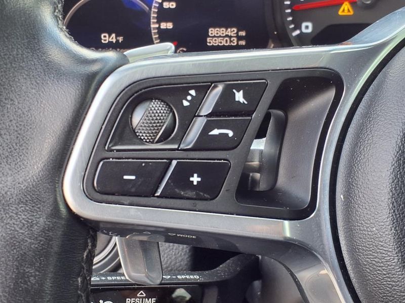 2019 Porsche Cayenne BaseImage 6