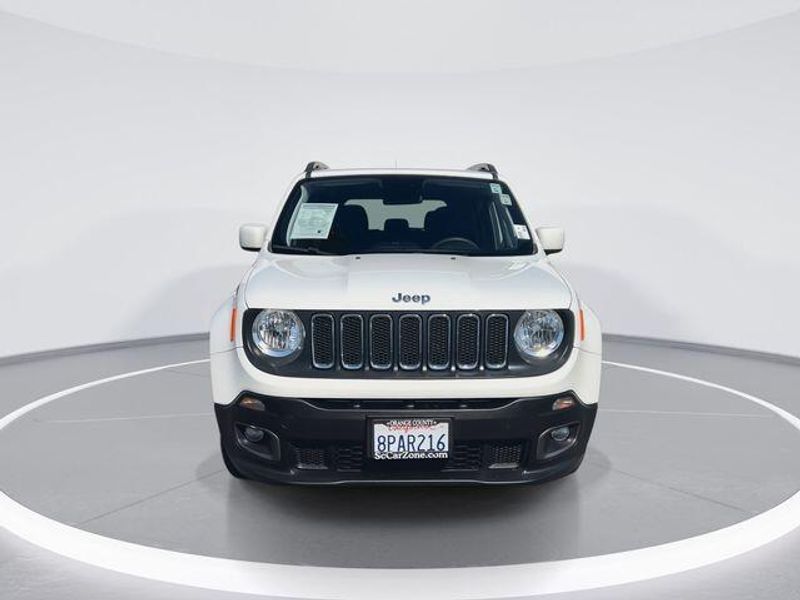 Used 2018 Jeep Renegade LatitudeImage 3