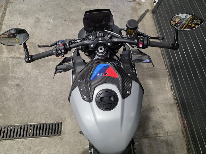 2025 BMW M 1000 R