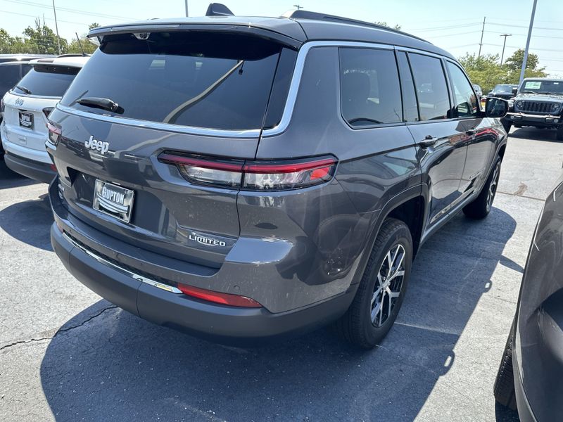 New 2025 Jeep Grand Cherokee L Limited 4x4Image 7
