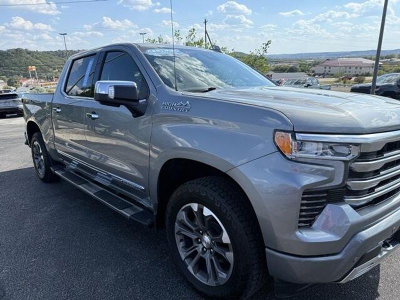 2024 Chevrolet Silverado 1500 High Country photo 3