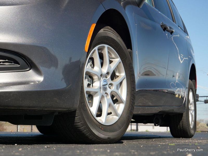 2022 Chrysler Voyager LXImage 56