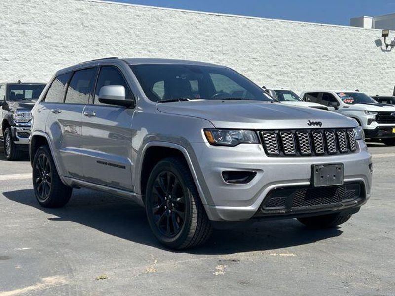 Used 2020 Jeep Grand Cherokee AltitudeImage 2