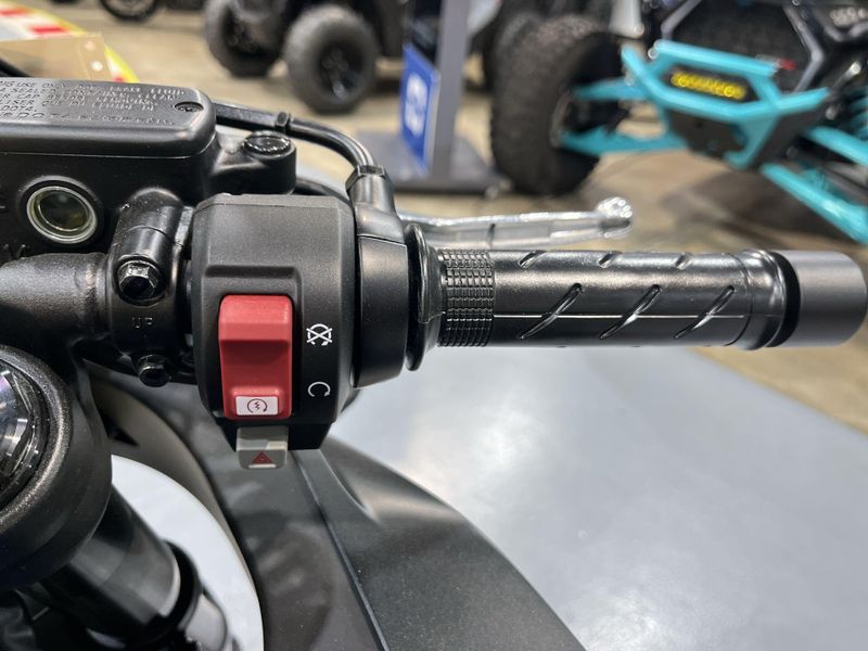 New 2026 Honda CBR650R E-CLUTCH Image 12