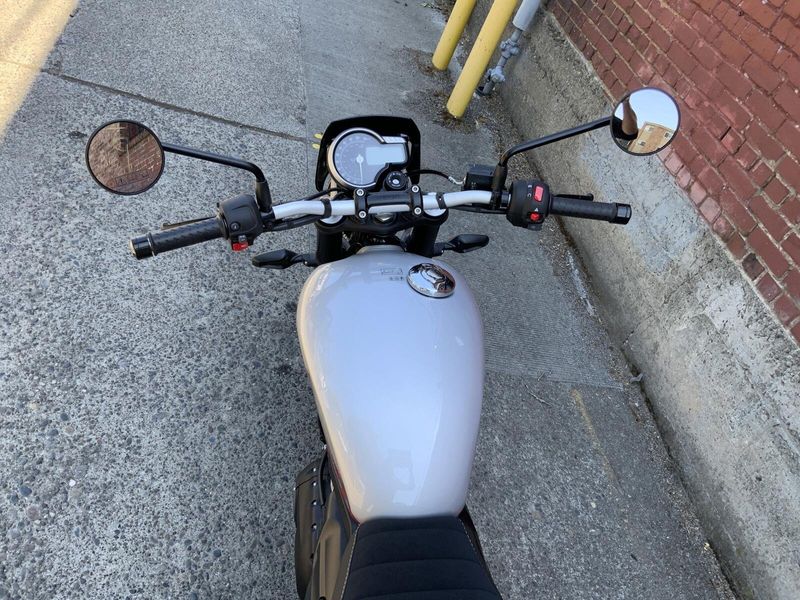 2027 Triumph STREET TRACKER 400