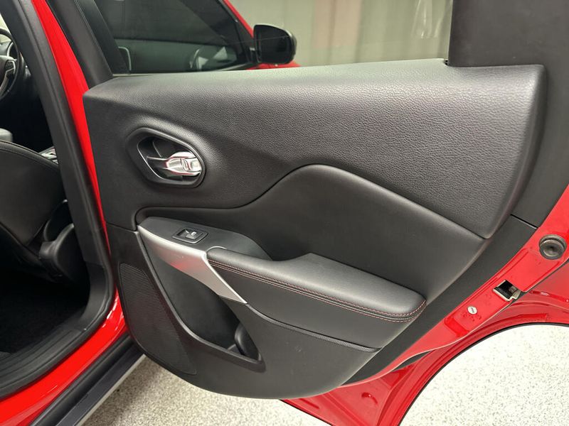 Used 2018 Jeep Cherokee TrailhawkImage 20
